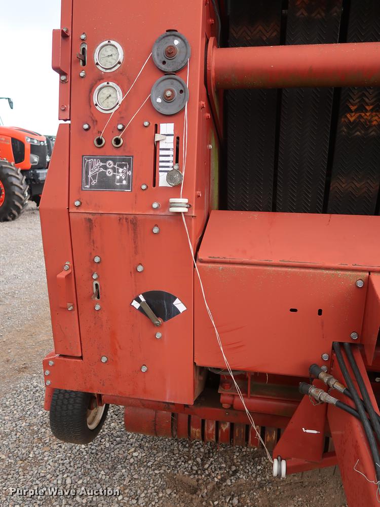image for item DG3434 1999 Hesston 845 round baler