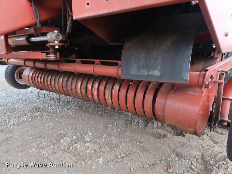 image for item DG3434 1999 Hesston 845 round baler