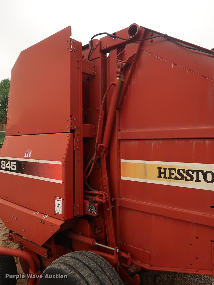 image for item DG3434 1999 Hesston 845 round baler