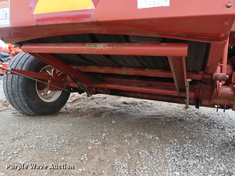 image for item DG3434 1999 Hesston 845 round baler