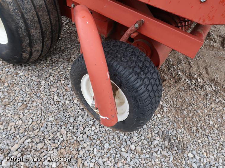 image for item DG3434 1999 Hesston 845 round baler