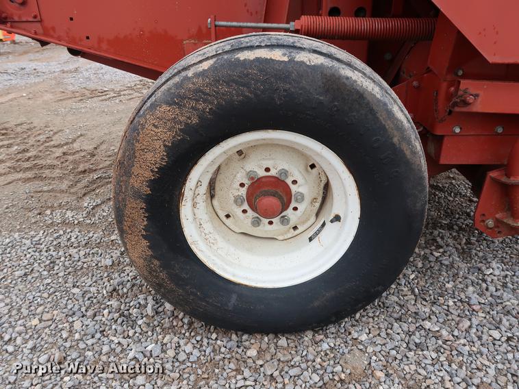 image for item DG3434 1999 Hesston 845 round baler