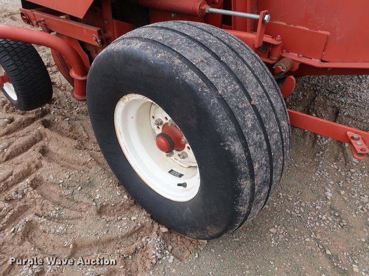 image for item DG3434 1999 Hesston 845 round baler