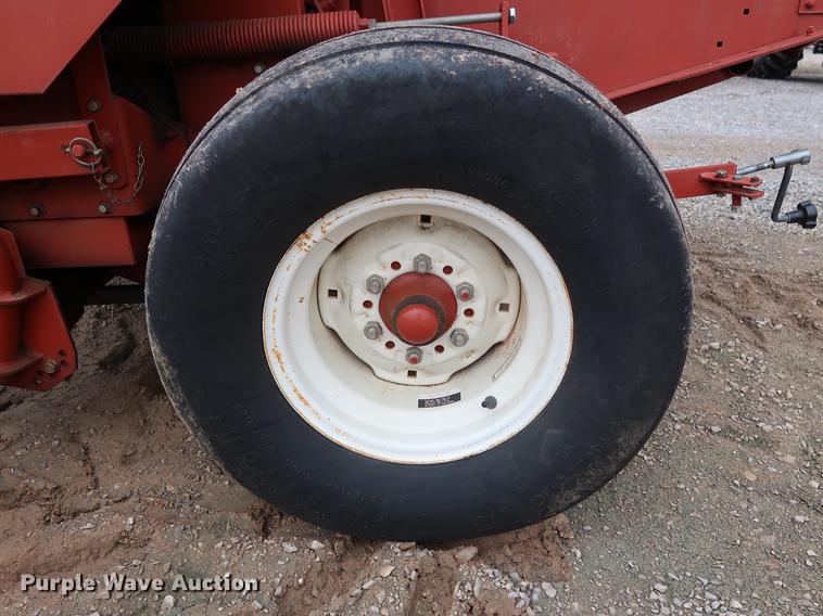 image for item DG3434 1999 Hesston 845 round baler