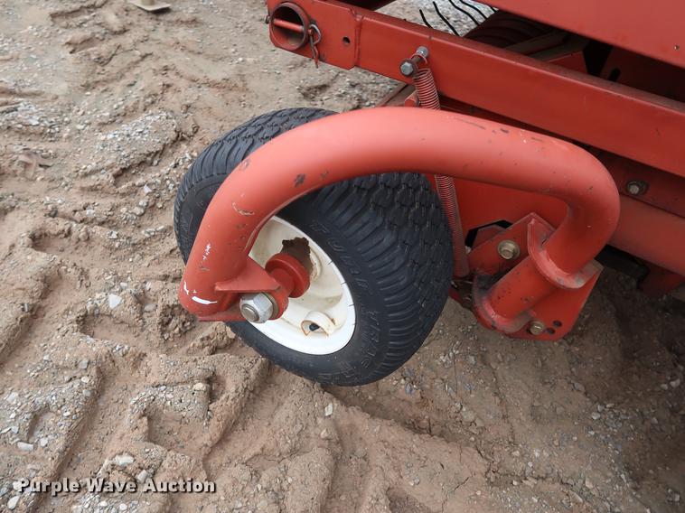 image for item DG3434 1999 Hesston 845 round baler