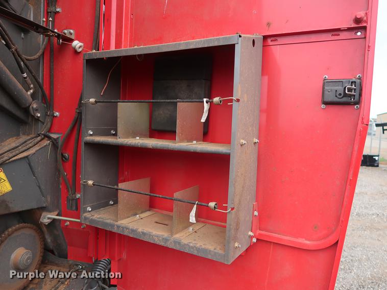 image for item DG3435 2014 Massey-Ferguson 2956A round baler