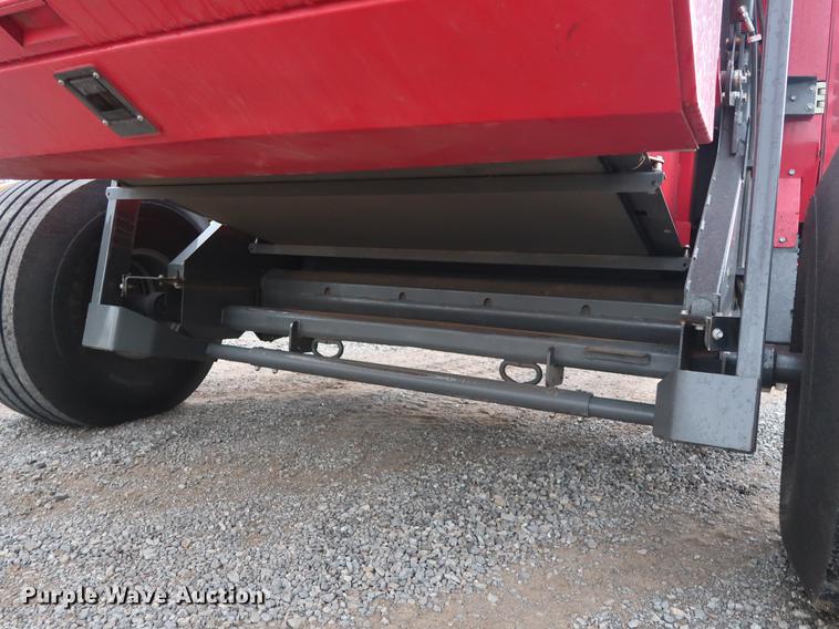 image for item DG3435 2014 Massey-Ferguson 2956A round baler