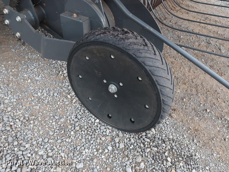 image for item DG3435 2014 Massey-Ferguson 2956A round baler