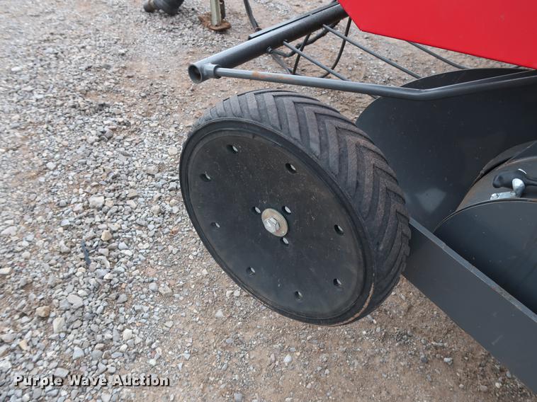 image for item DG3435 2014 Massey-Ferguson 2956A round baler
