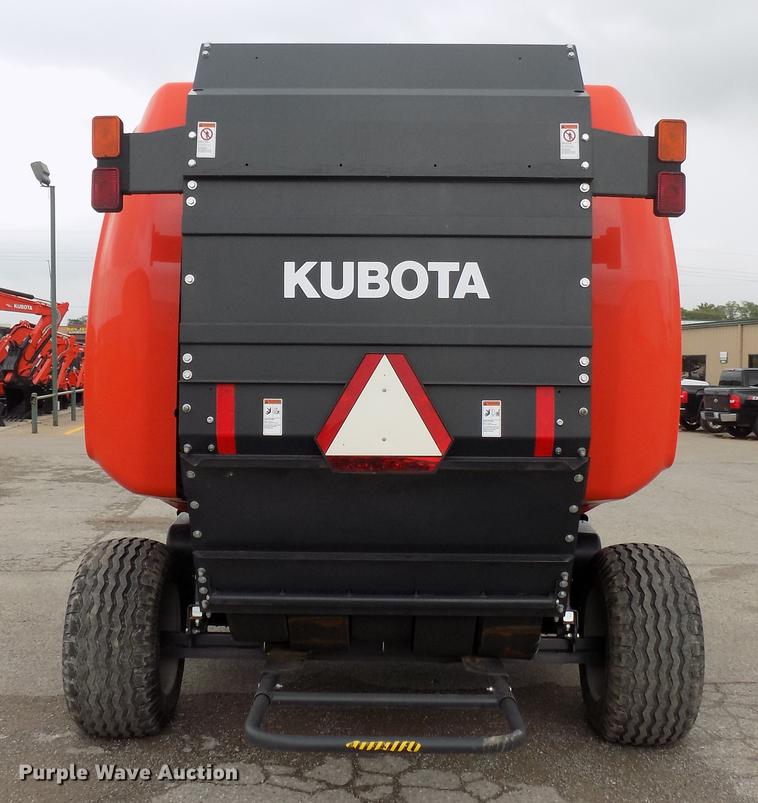 image for item DG3437 Kubota BV4180 round baler