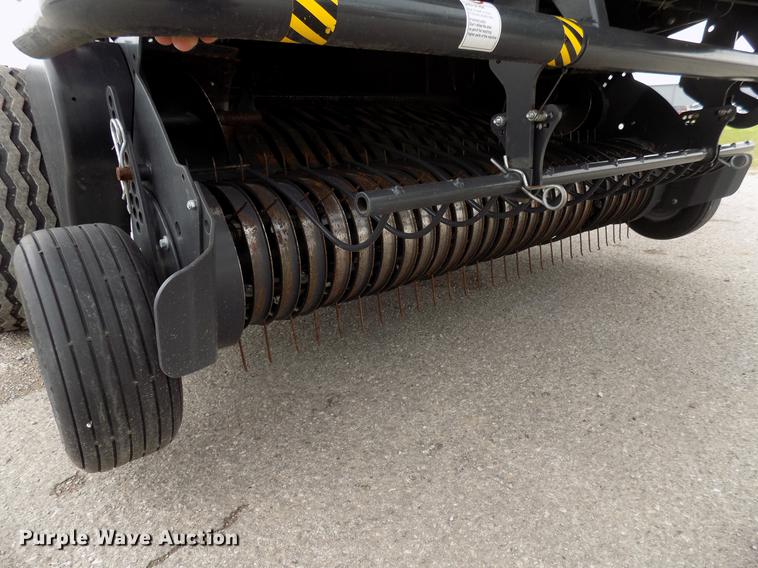 image for item DG3437 Kubota BV4180 round baler