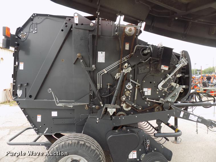 image for item DG3437 Kubota BV4180 round baler