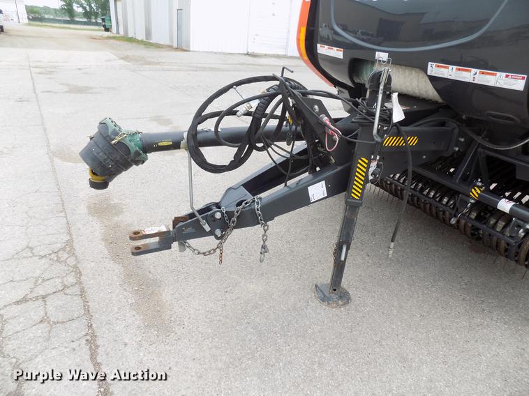 image for item DG3437 Kubota BV4180 round baler