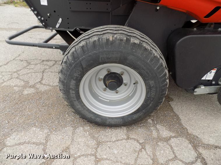 image for item DG3437 Kubota BV4180 round baler