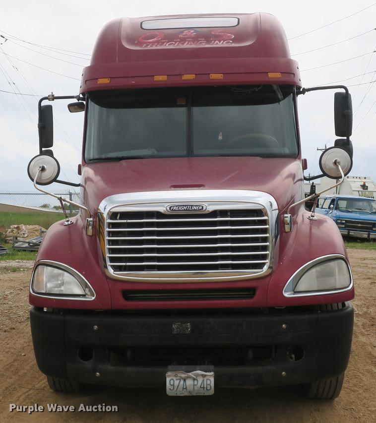 image for item DB8788 2003 Freightliner Columbia semi truck