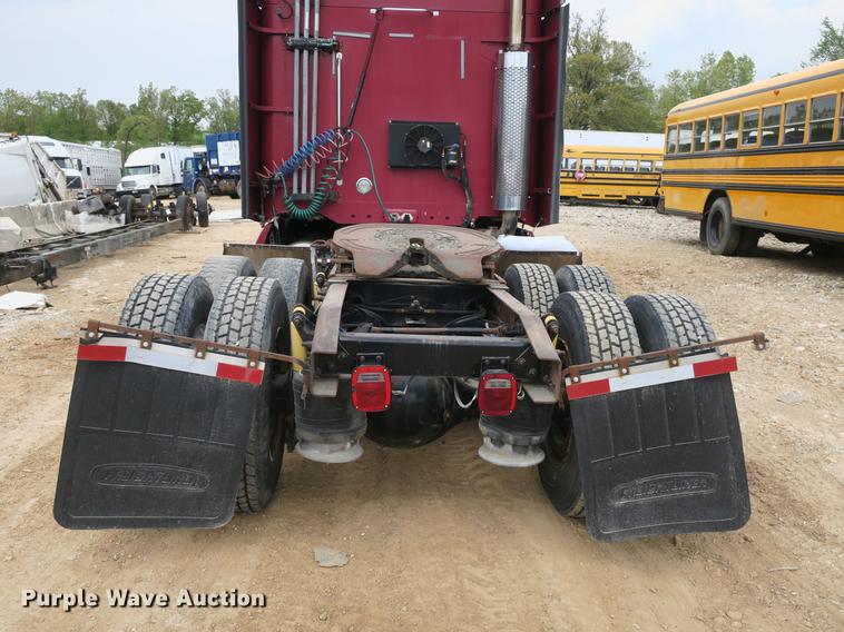 image for item DB8788 2003 Freightliner Columbia semi truck
