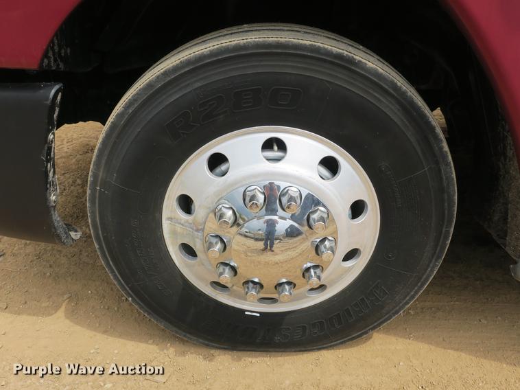 image for item DB8788 2003 Freightliner Columbia semi truck