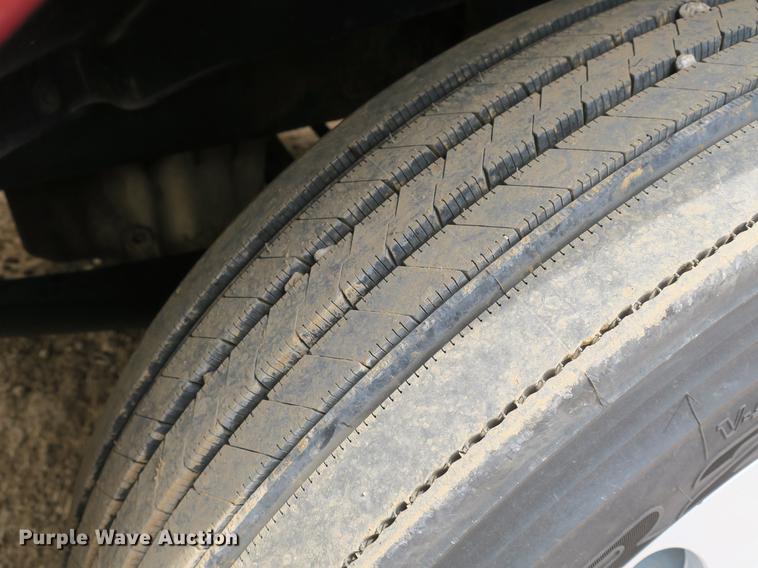 image for item DB8788 2003 Freightliner Columbia semi truck