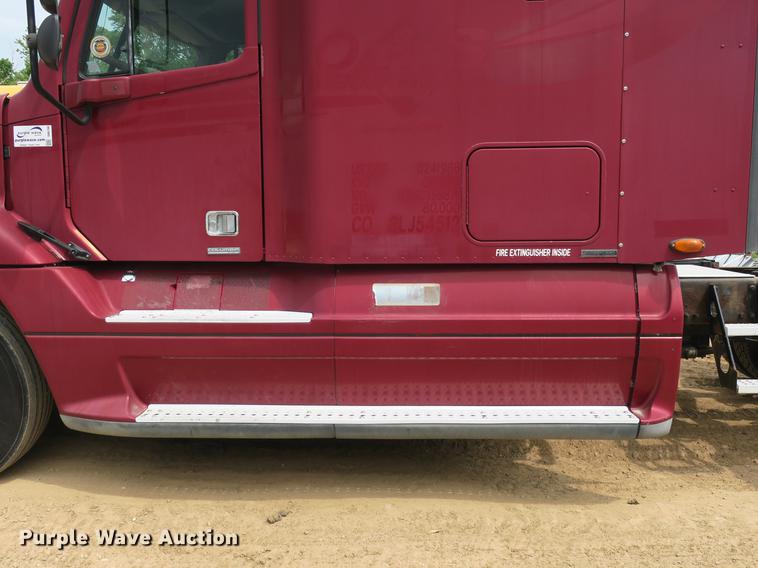 image for item DB8788 2003 Freightliner Columbia semi truck