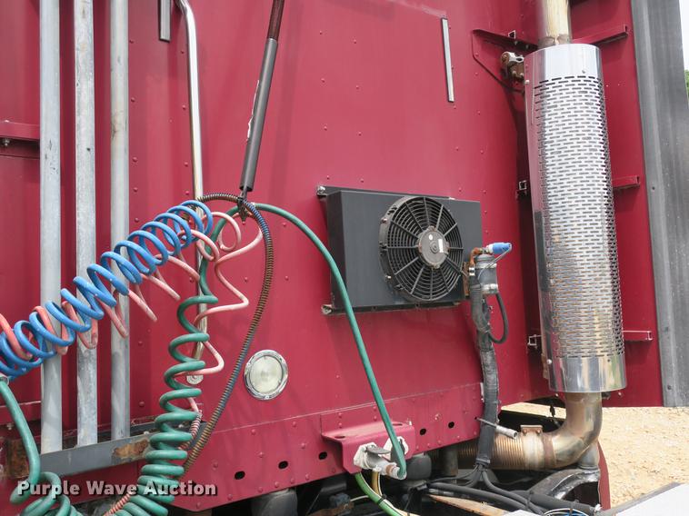 image for item DB8788 2003 Freightliner Columbia semi truck