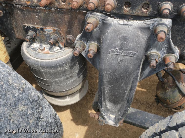 image for item DB8788 2003 Freightliner Columbia semi truck