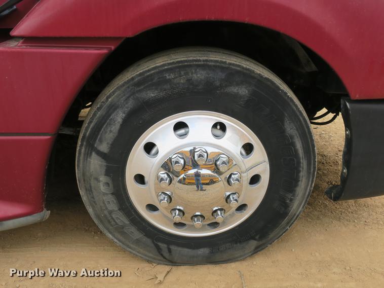 image for item DB8788 2003 Freightliner Columbia semi truck