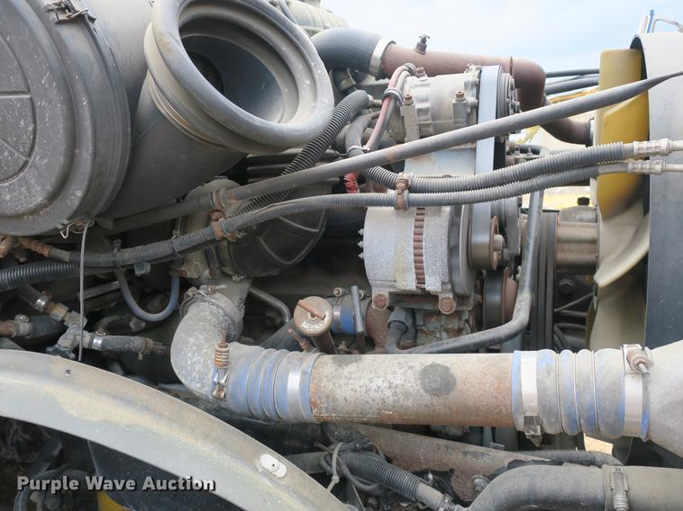 image for item DB8788 2003 Freightliner Columbia semi truck