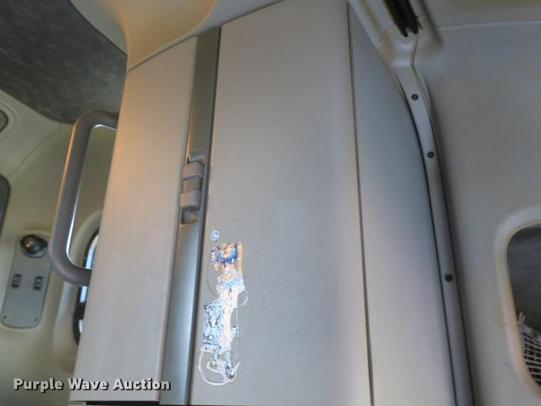 image for item DB8788 2003 Freightliner Columbia semi truck