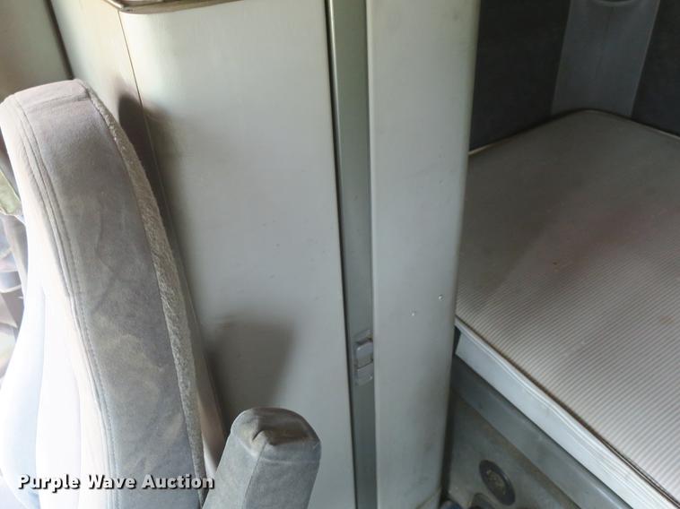 image for item DB8788 2003 Freightliner Columbia semi truck