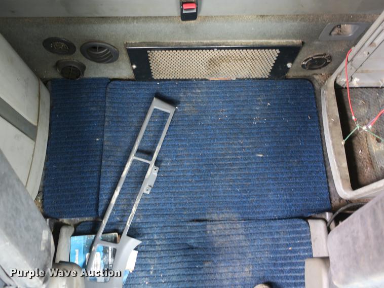 image for item DB8788 2003 Freightliner Columbia semi truck