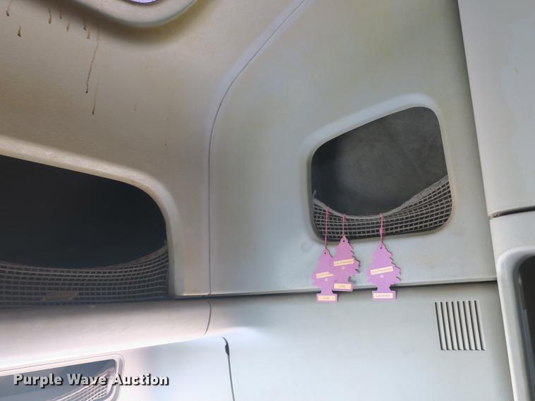 image for item DB8788 2003 Freightliner Columbia semi truck