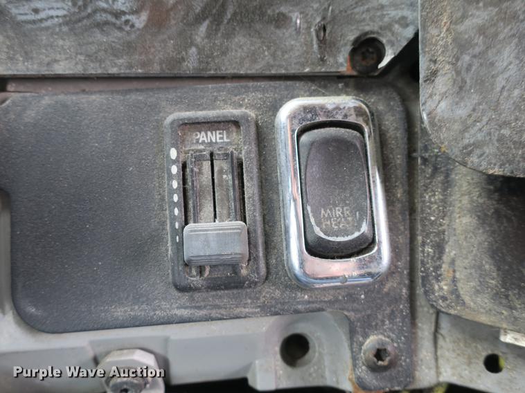 image for item DB8788 2003 Freightliner Columbia semi truck