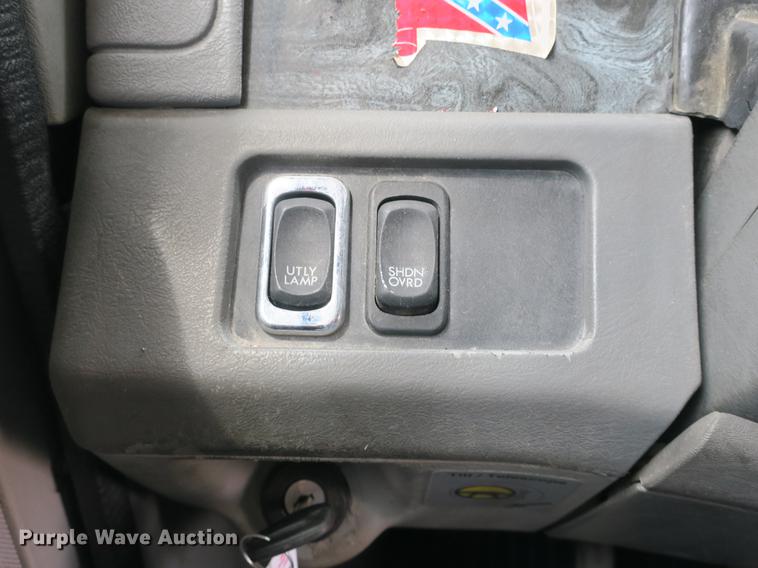 image for item DB8788 2003 Freightliner Columbia semi truck