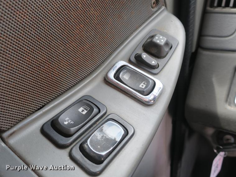 image for item DB8788 2003 Freightliner Columbia semi truck