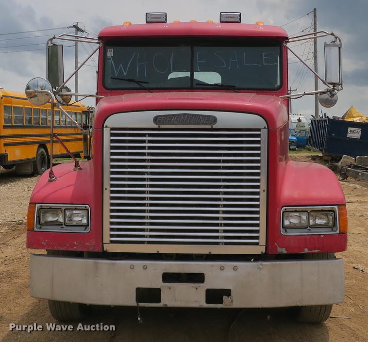 image for item DB8789 2001 Freightliner FLD semi truck