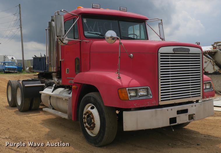 image for item DB8789 2001 Freightliner FLD semi truck