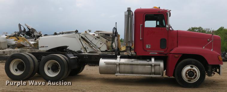image for item DB8789 2001 Freightliner FLD semi truck