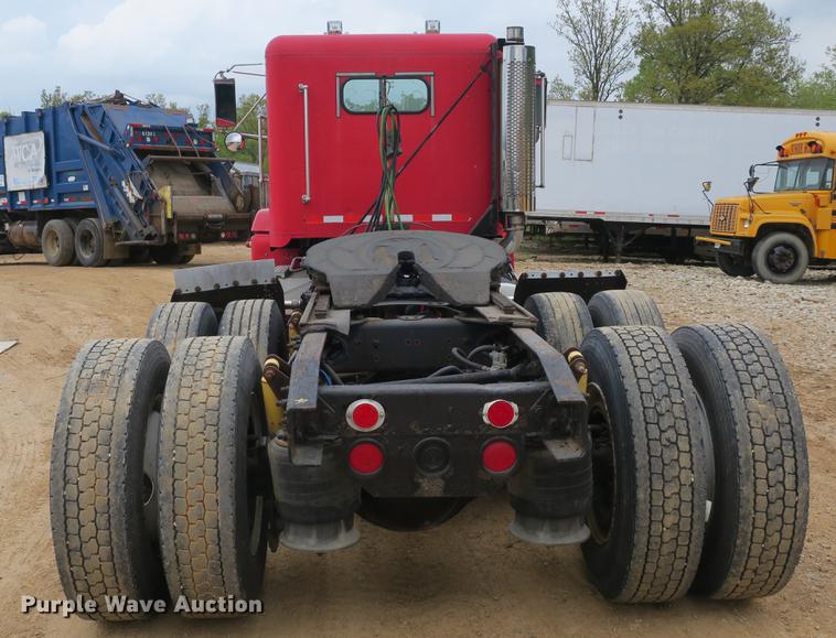 image for item DB8789 2001 Freightliner FLD semi truck