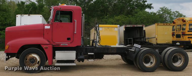 image for item DB8789 2001 Freightliner FLD semi truck