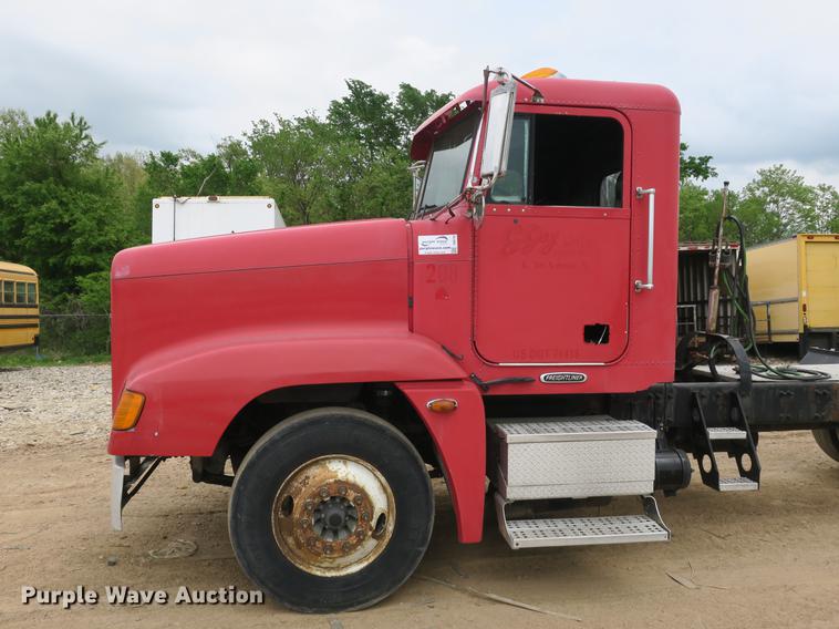 image for item DB8789 2001 Freightliner FLD semi truck
