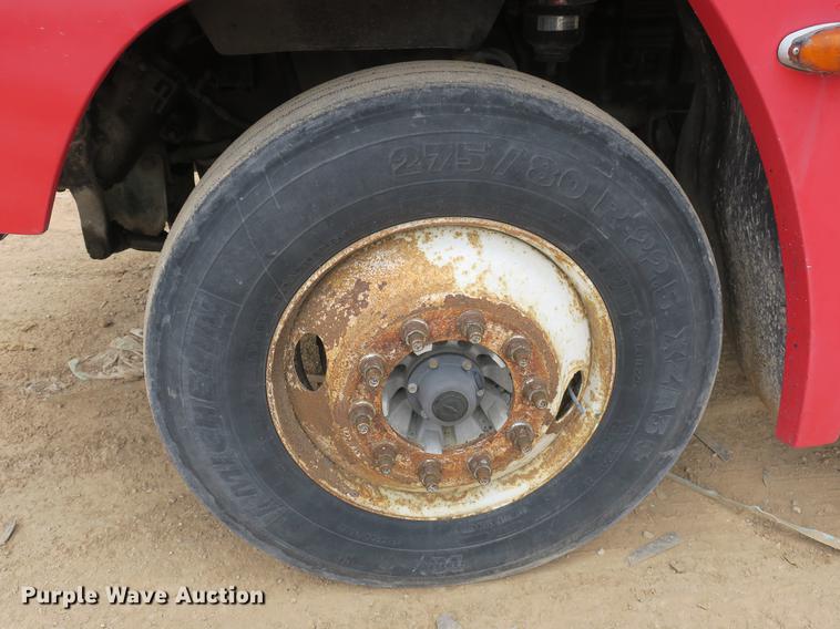 image for item DB8789 2001 Freightliner FLD semi truck