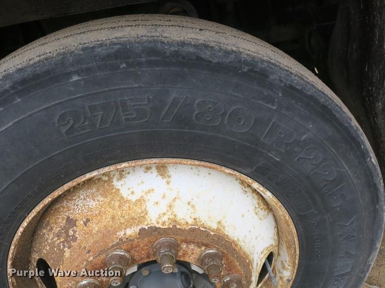 image for item DB8789 2001 Freightliner FLD semi truck