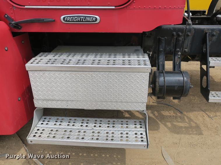 image for item DB8789 2001 Freightliner FLD semi truck