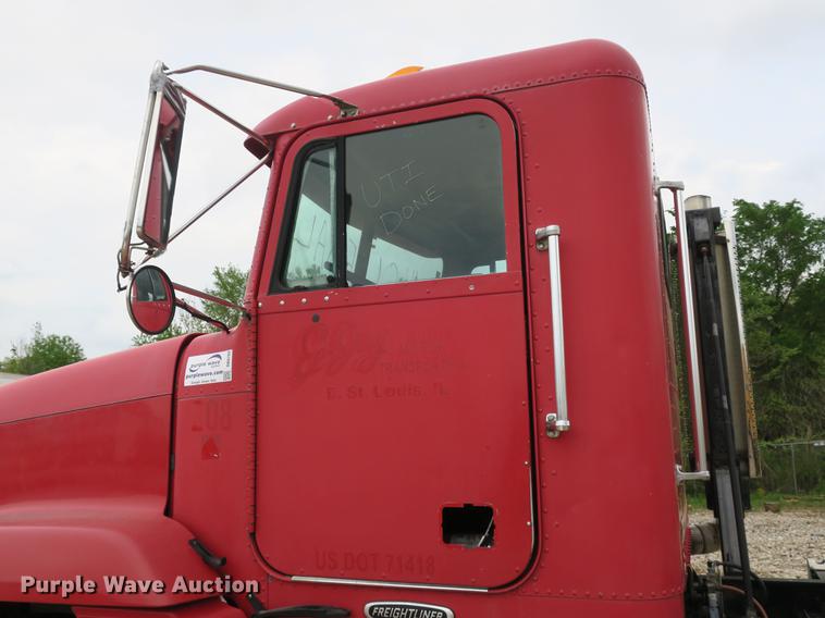 image for item DB8789 2001 Freightliner FLD semi truck