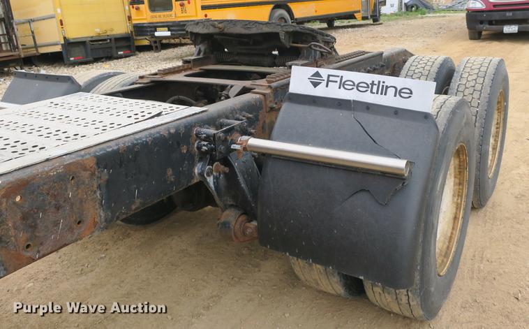 image for item DB8789 2001 Freightliner FLD semi truck