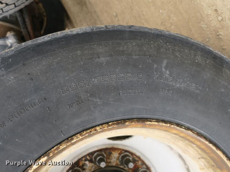 image for item DB8789 2001 Freightliner FLD semi truck