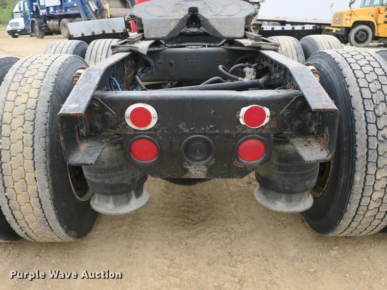 image for item DB8789 2001 Freightliner FLD semi truck