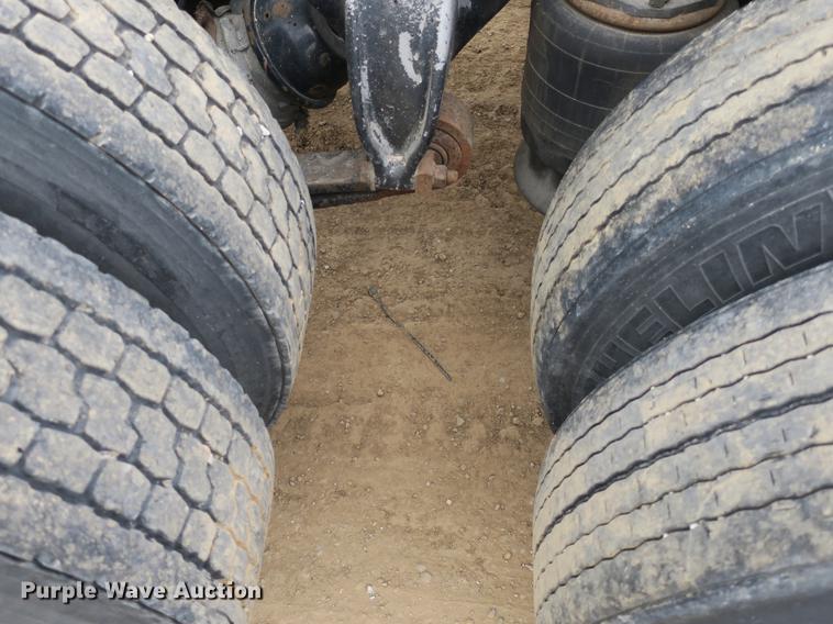 image for item DB8789 2001 Freightliner FLD semi truck