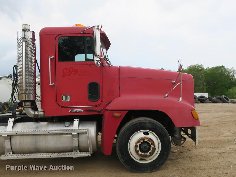 image for item DB8789 2001 Freightliner FLD semi truck