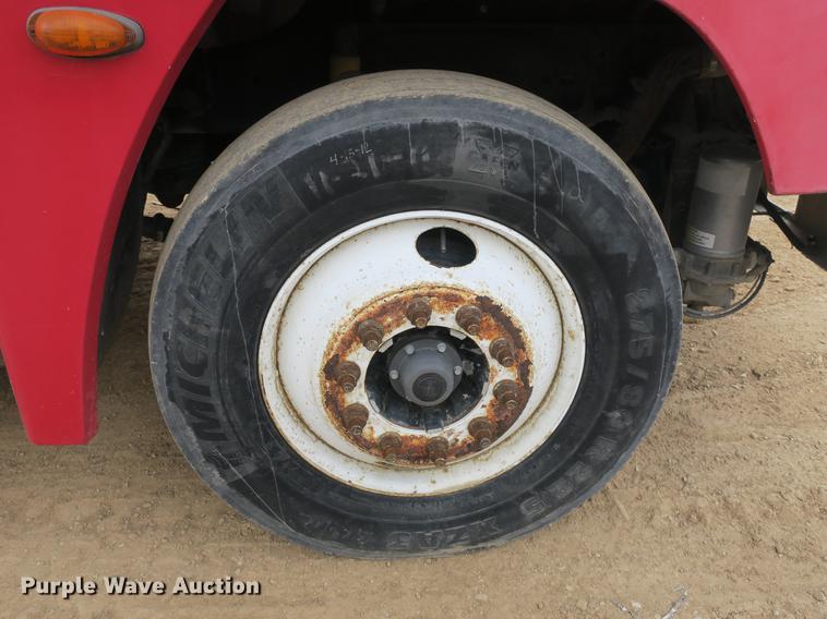 image for item DB8789 2001 Freightliner FLD semi truck